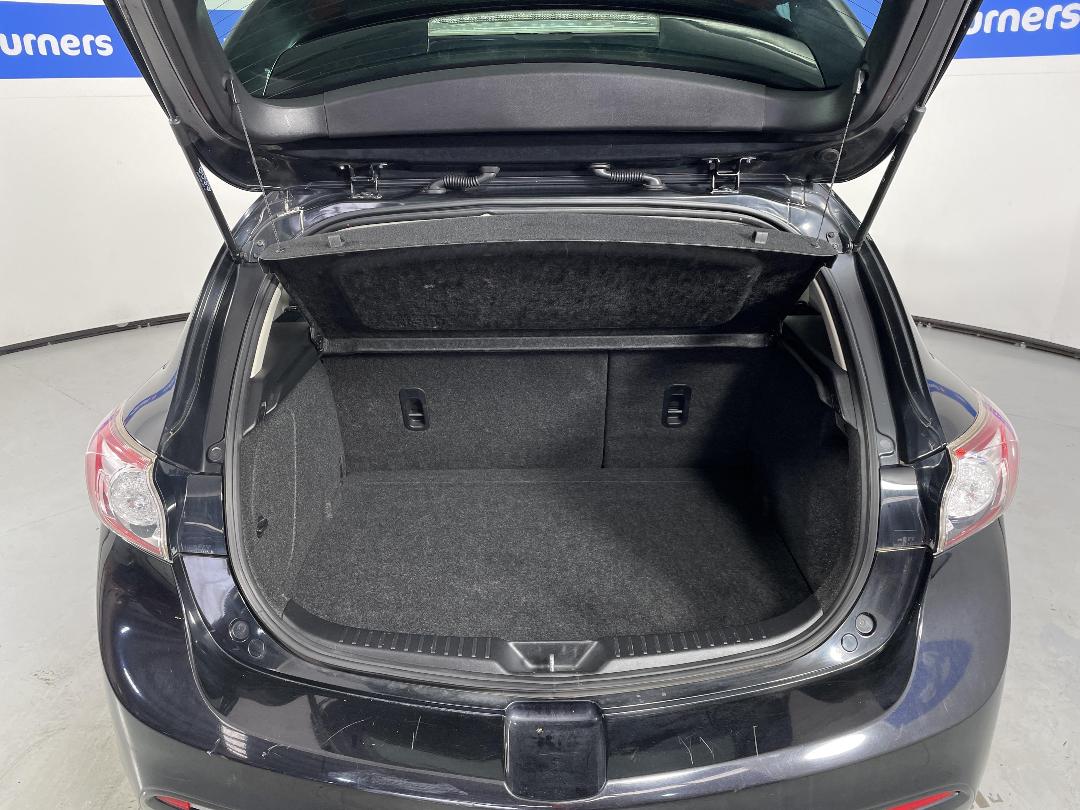 Photo '14' of Mazda Axela