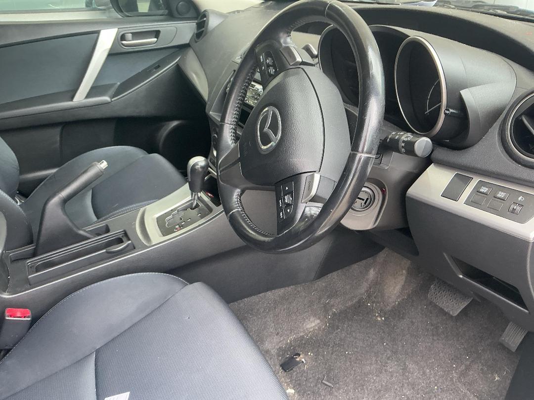 Photo '8' of Mazda Axela Photo '8' of Mazda Axela