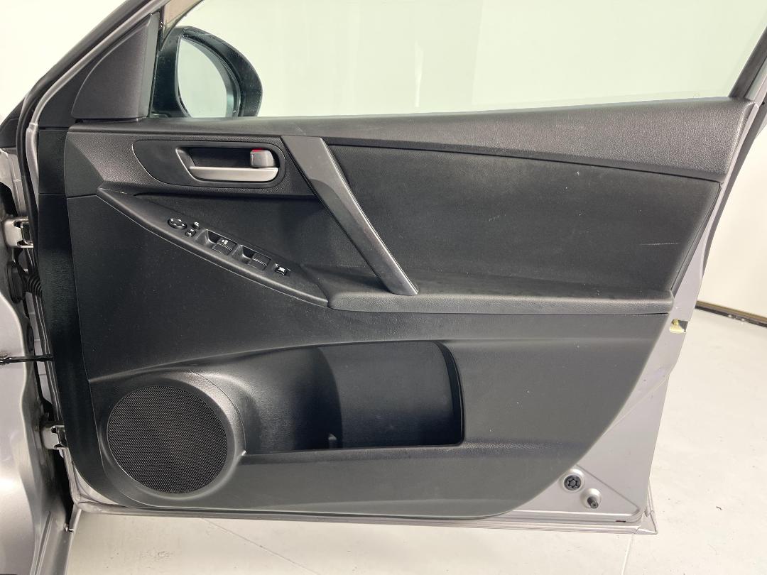 Photo '15' of Mazda Axela Photo '15' of Mazda Axela