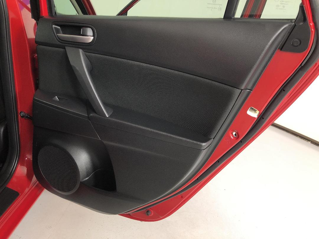 Photo '19' of Mazda Axela