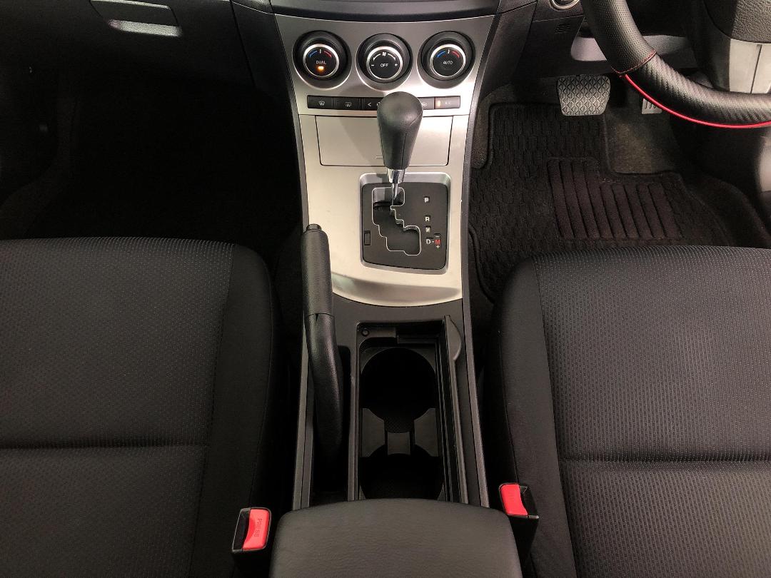 Photo '18' of Mazda Axela