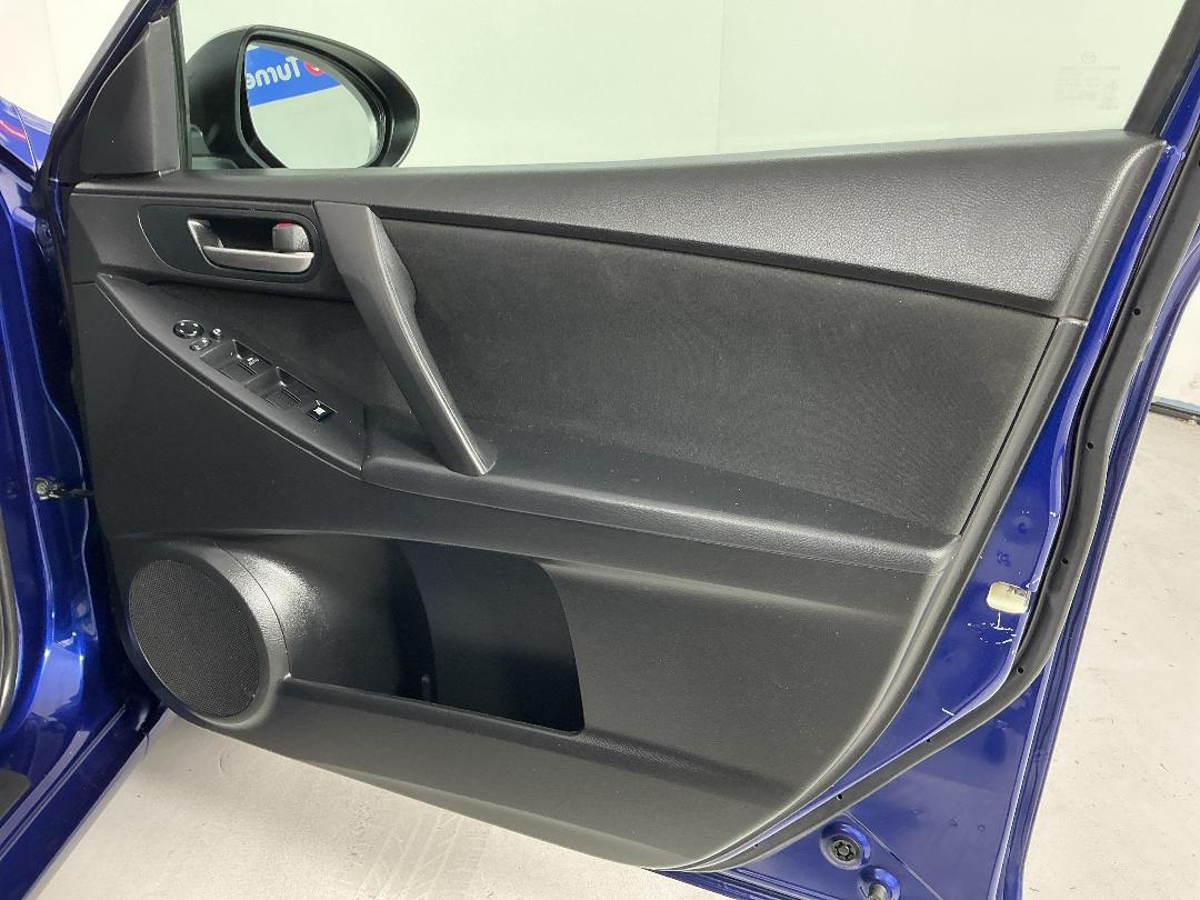 Photo '15' of Mazda Axela Photo '15' of Mazda Axela