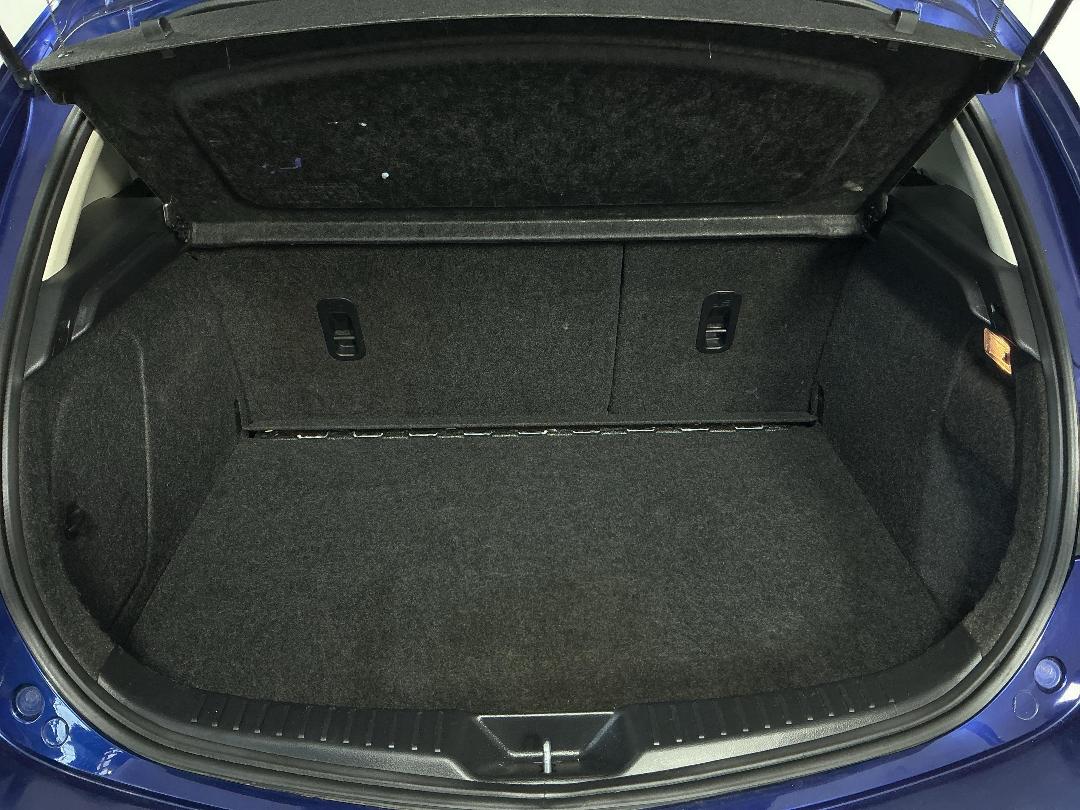 Photo '14' of Mazda Axela Photo '14' of Mazda Axela