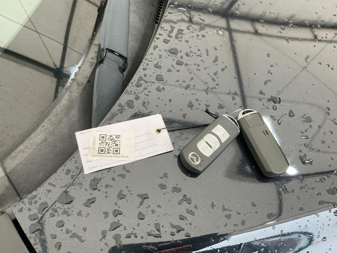 Photo '10' of Mazda Axela Photo '10' of Mazda Axela