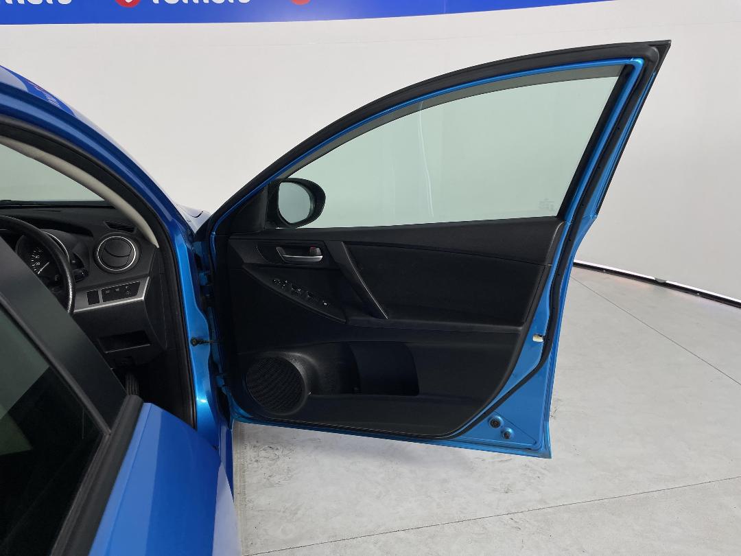 Photo '15' of Mazda Axela