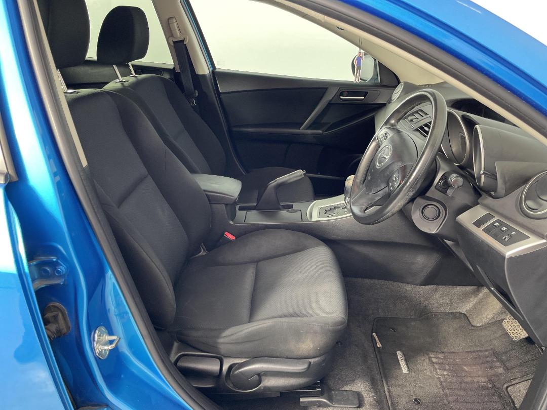 Photo '16' of Mazda Axela