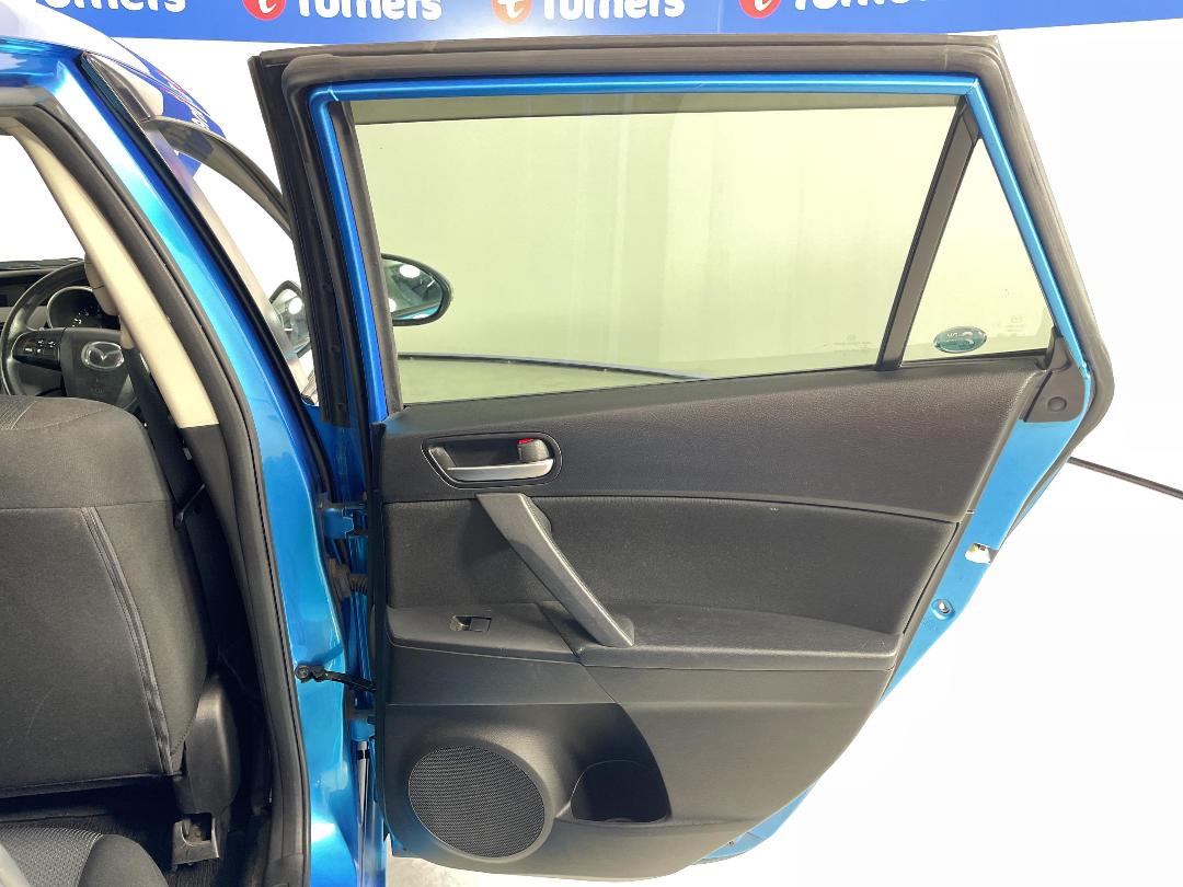 Photo '19' of Mazda Axela