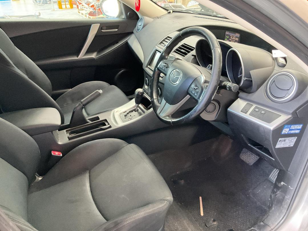 Photo '16' of Mazda Axela Photo '16' of Mazda Axela