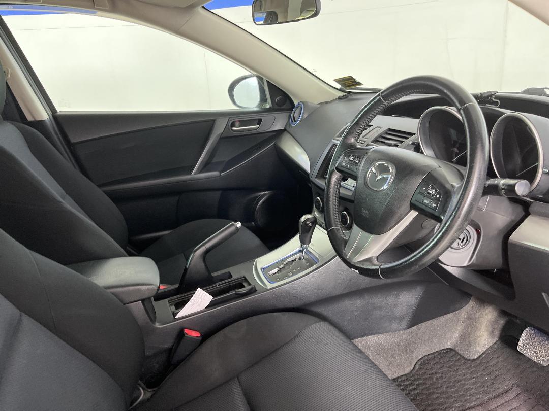 Photo '16' of Mazda Axela