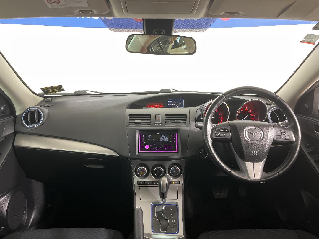 Photo '17' of Mazda Axela