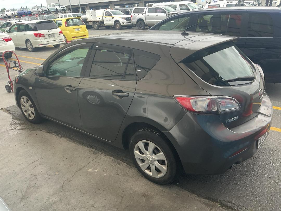 Photo '10' of Mazda Axela