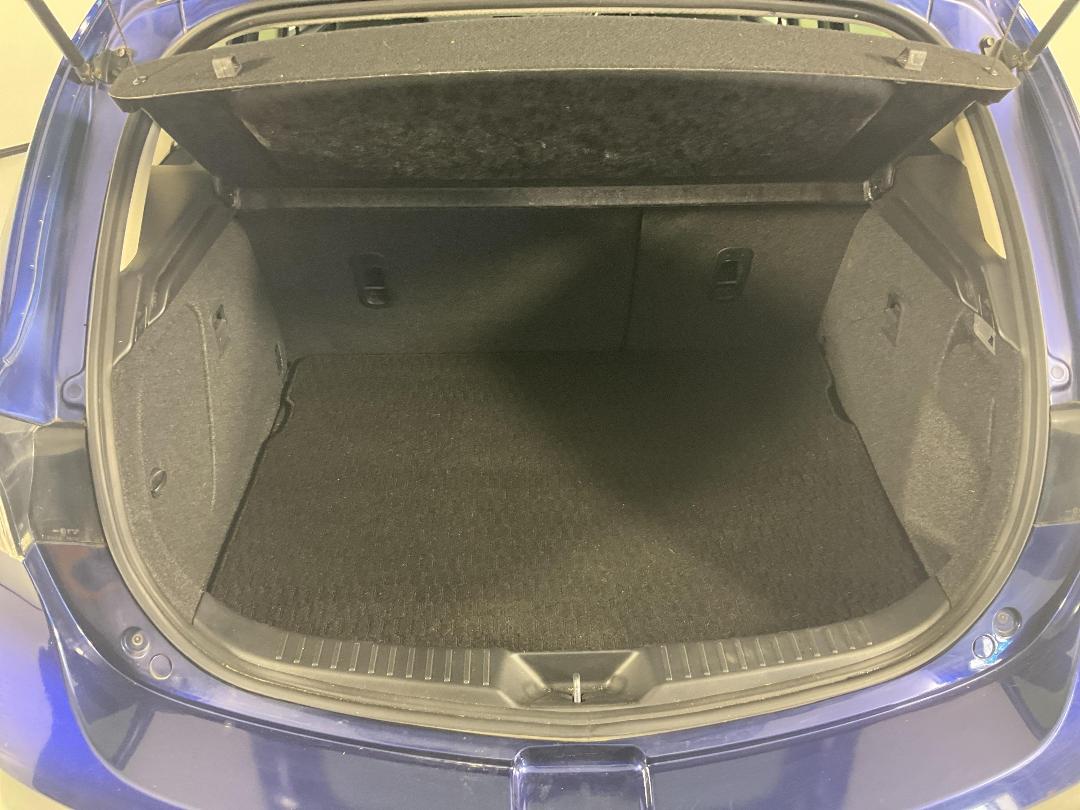 Photo '14' of Mazda Axela