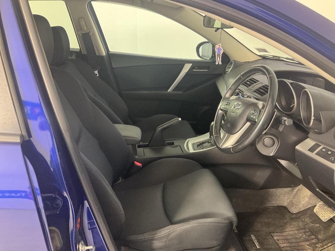 Photo '16' of Mazda Axela