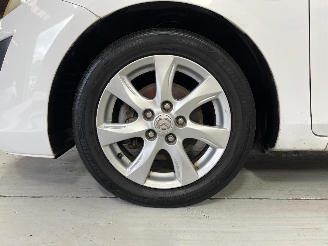 Photo '10' of Mazda Axela