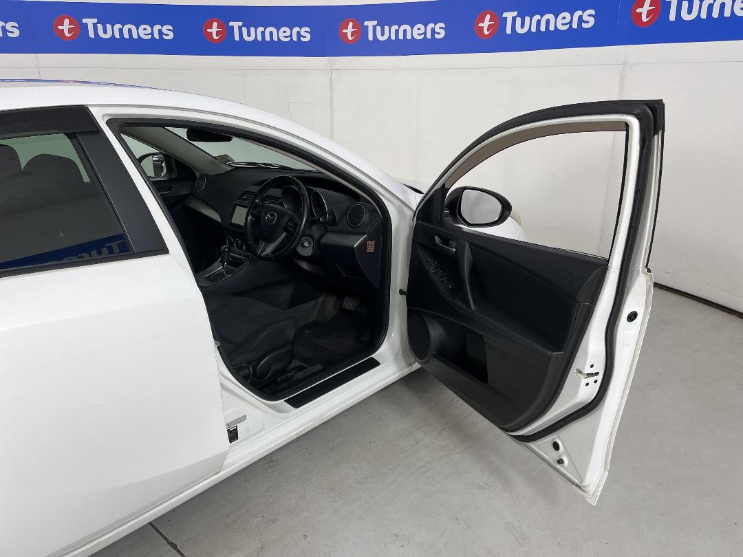 Photo '15' of Mazda Axela