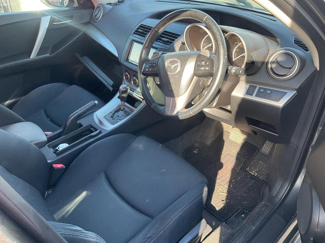 Photo '11' of Mazda Axela