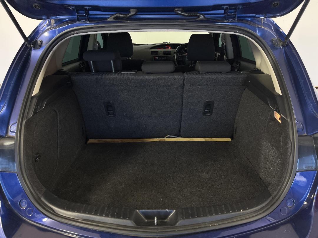 Photo '14' of Mazda Axela