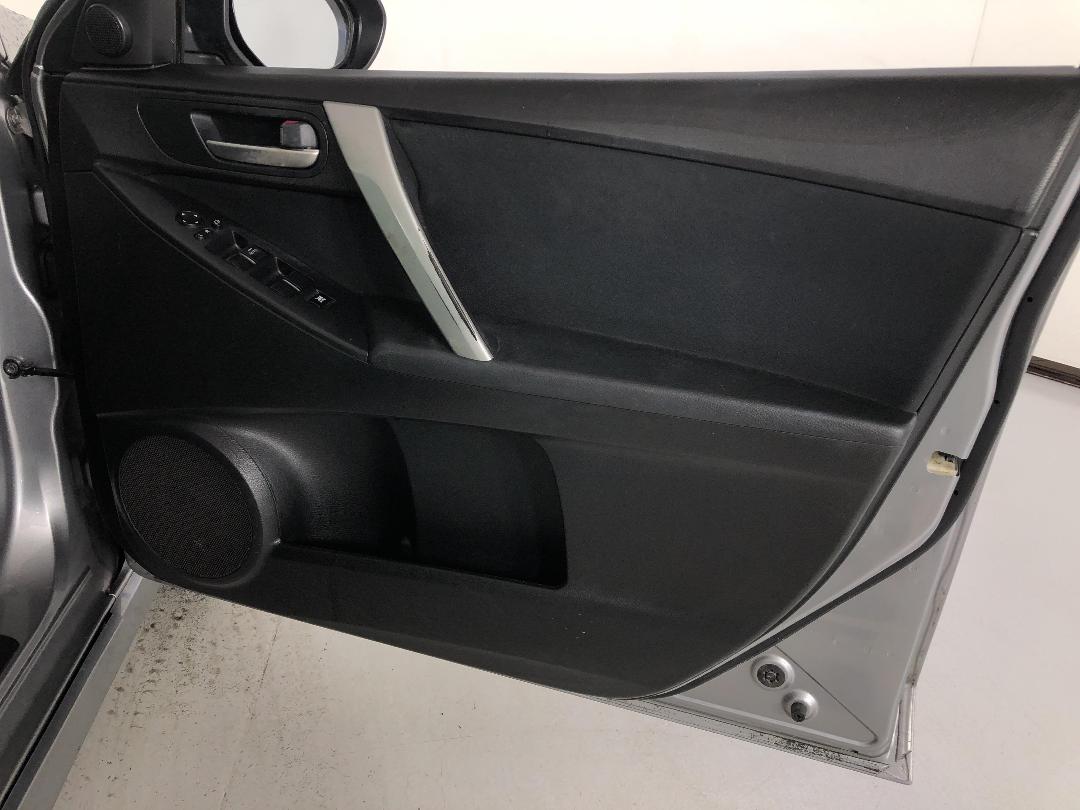 Photo '15' of Mazda Axela