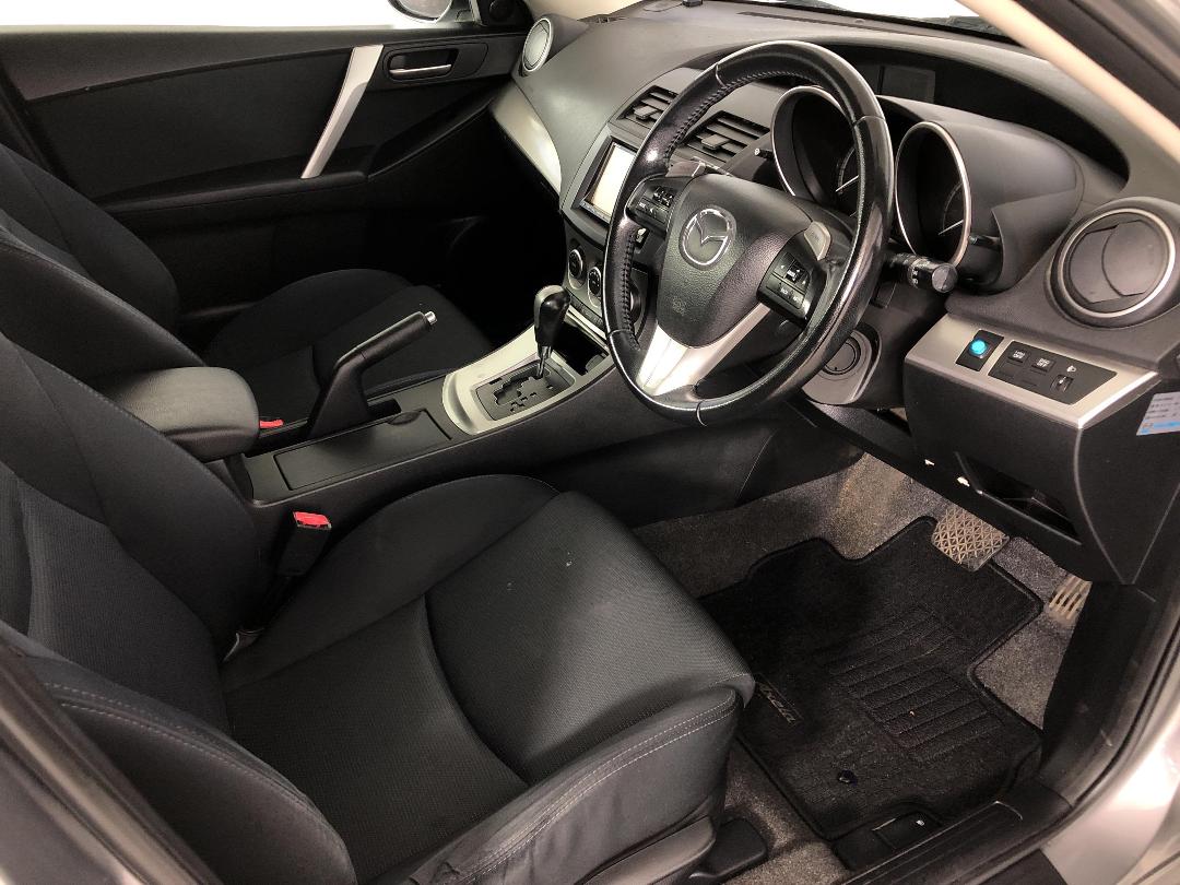 Photo '16' of Mazda Axela