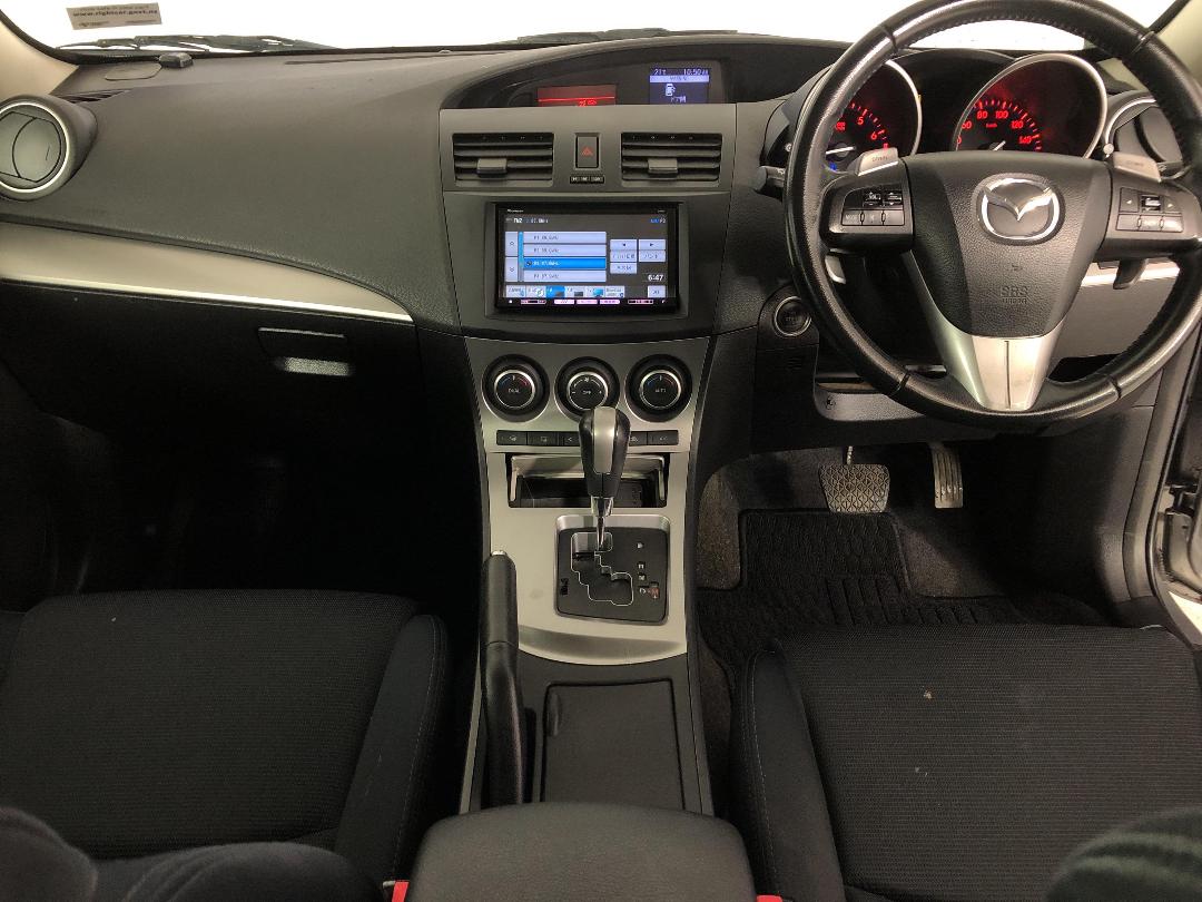 Photo '17' of Mazda Axela