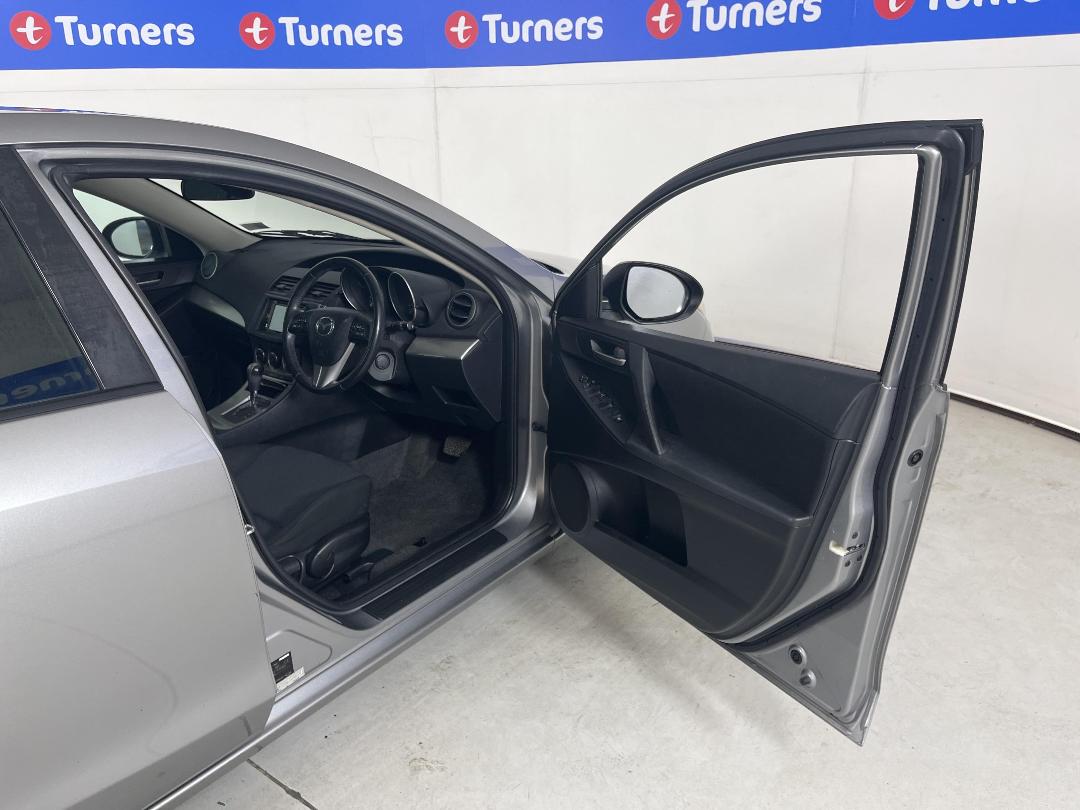 Photo '15' of Mazda Axela