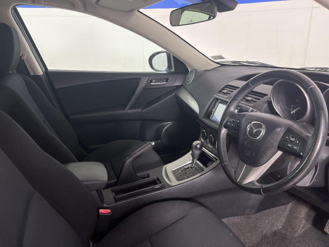 Photo '16' of Mazda Axela