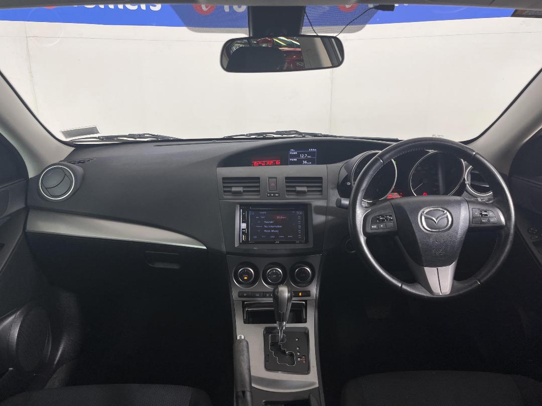 Photo '17' of Mazda Axela