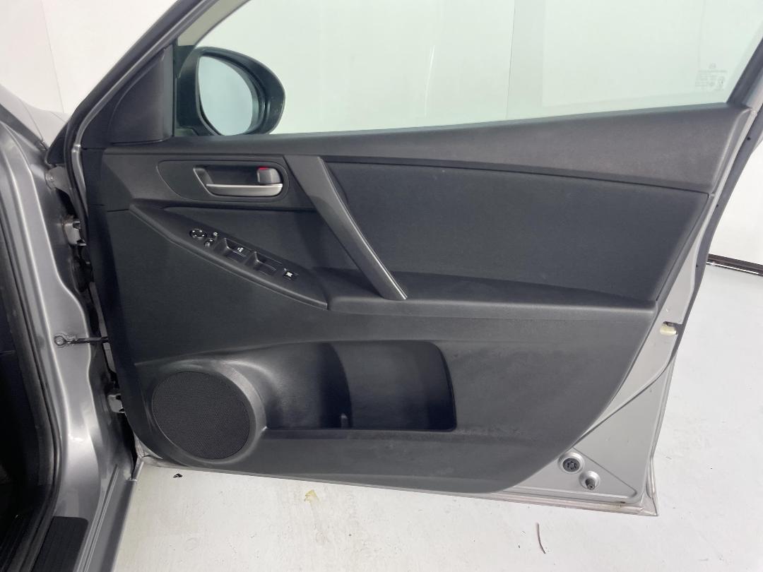 Photo '15' of Mazda Axela