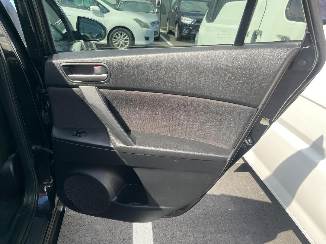 Photo '19' of Mazda Axela