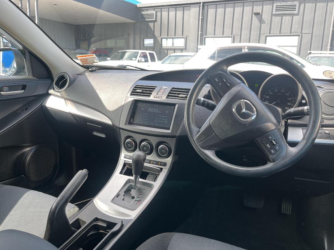 Photo '17' of Mazda Axela