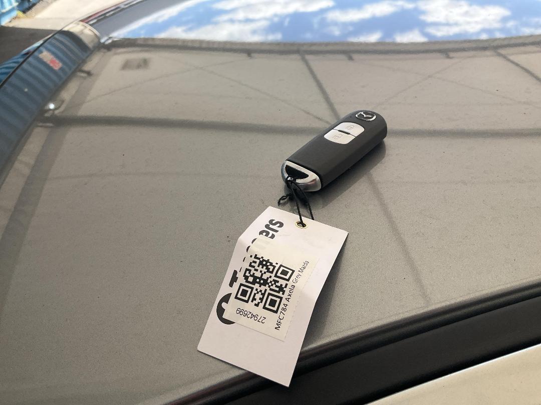 Photo '11' of Mazda Axela