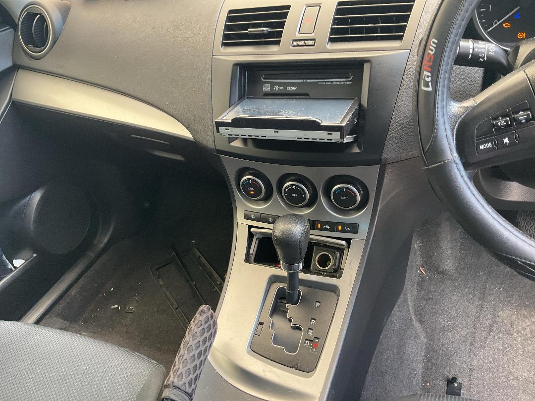 Photo '10' of Mazda Axela