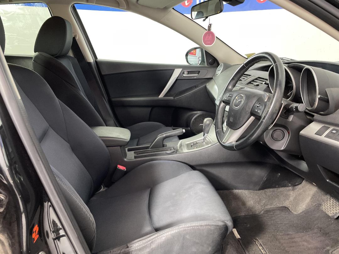 Photo '16' of Mazda Axela