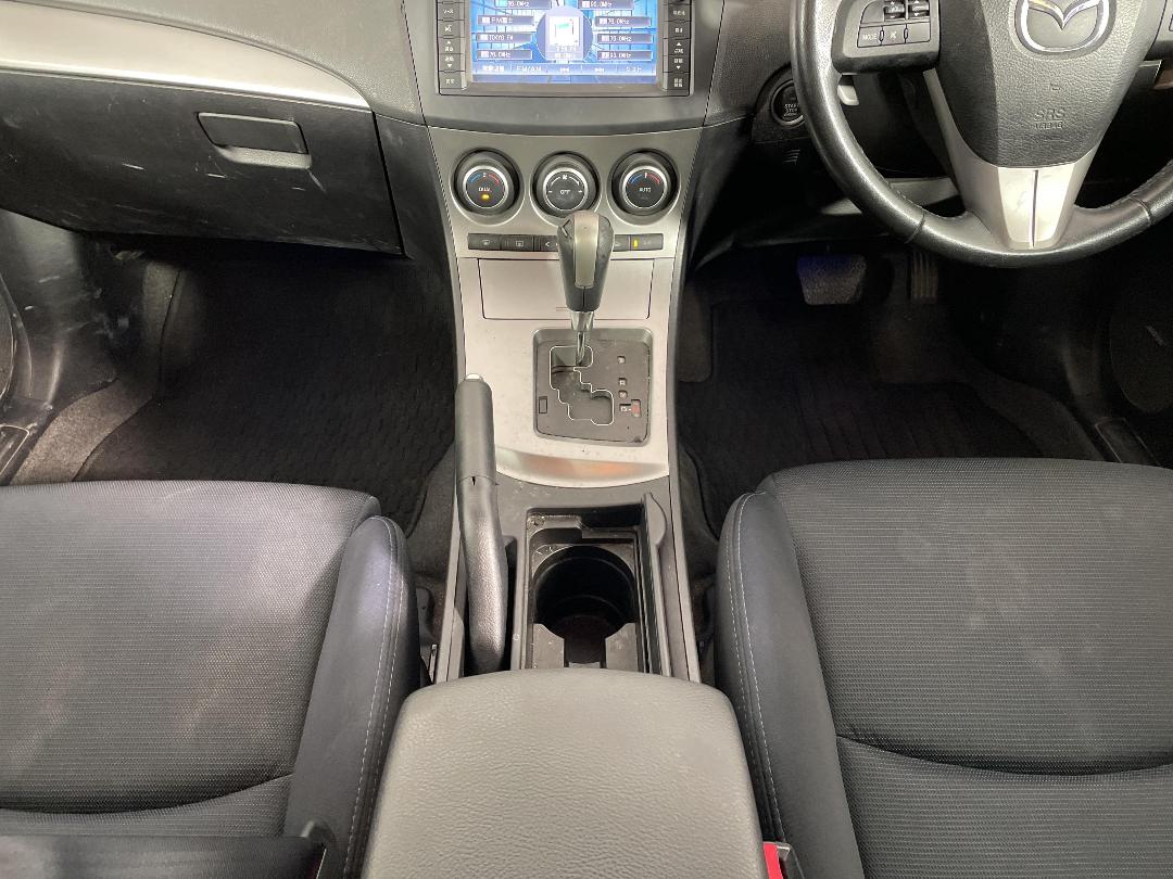 Photo '18' of Mazda Axela