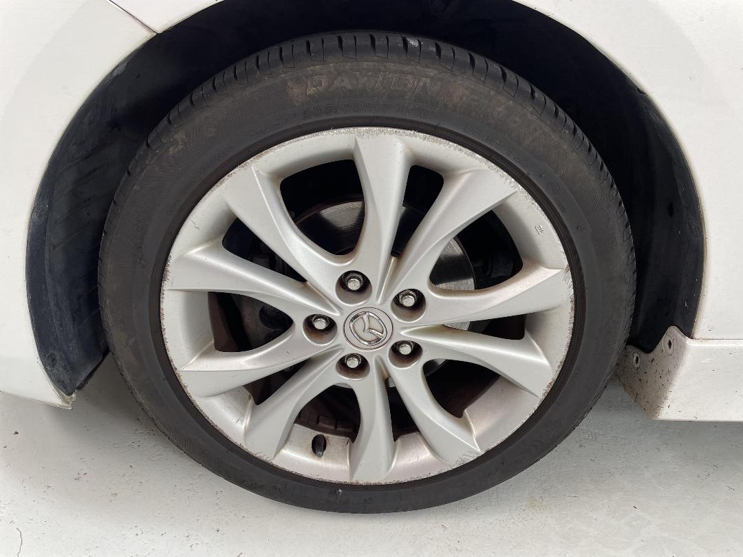 Photo '10' of Mazda Axela