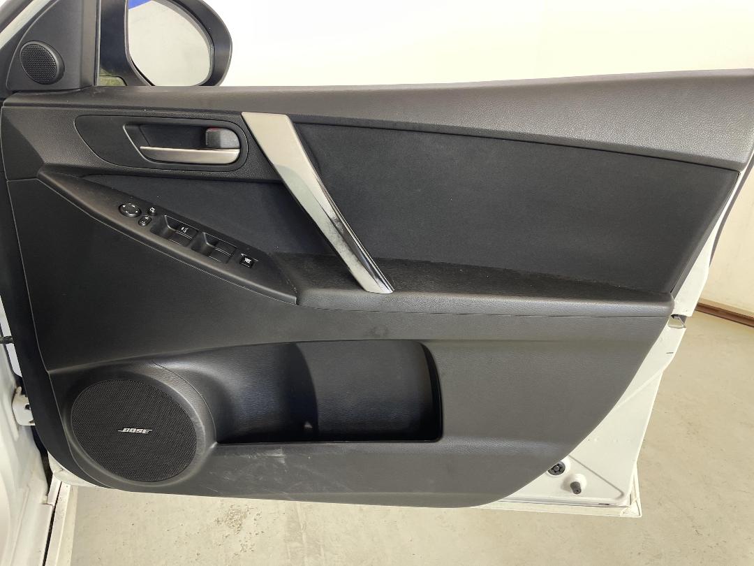 Photo '15' of Mazda Axela