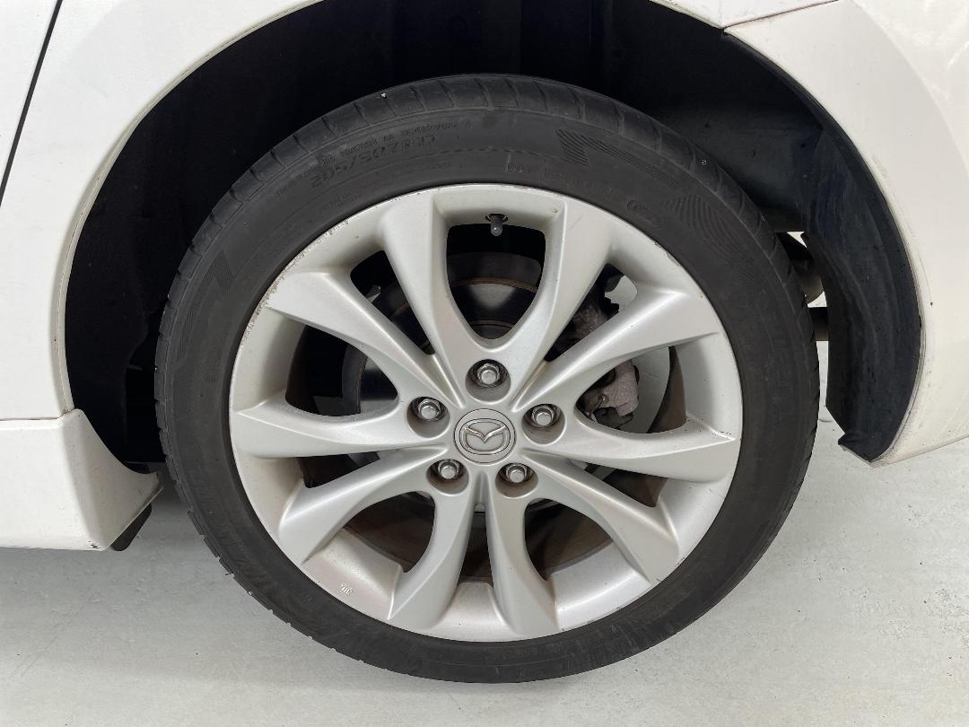 Photo '11' of Mazda Axela