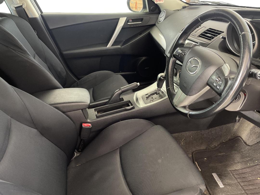 Photo '16' of Mazda Axela