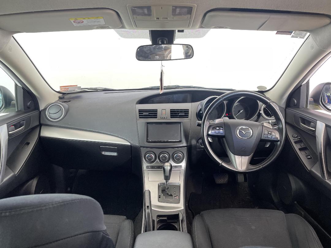 Photo '17' of Mazda Axela