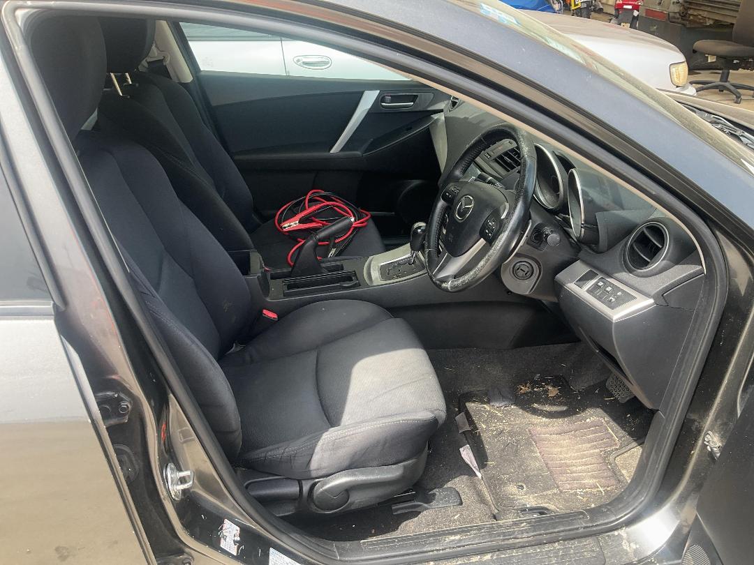 Photo '11' of Mazda Axela