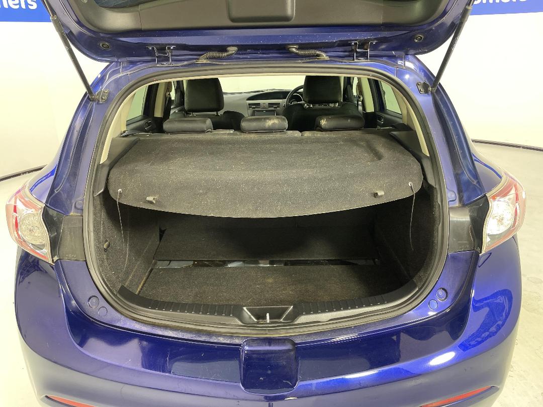 Photo '14' of Mazda Axela Photo '14' of Mazda Axela