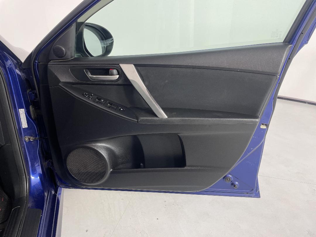 Photo '15' of Mazda Axela Photo '15' of Mazda Axela