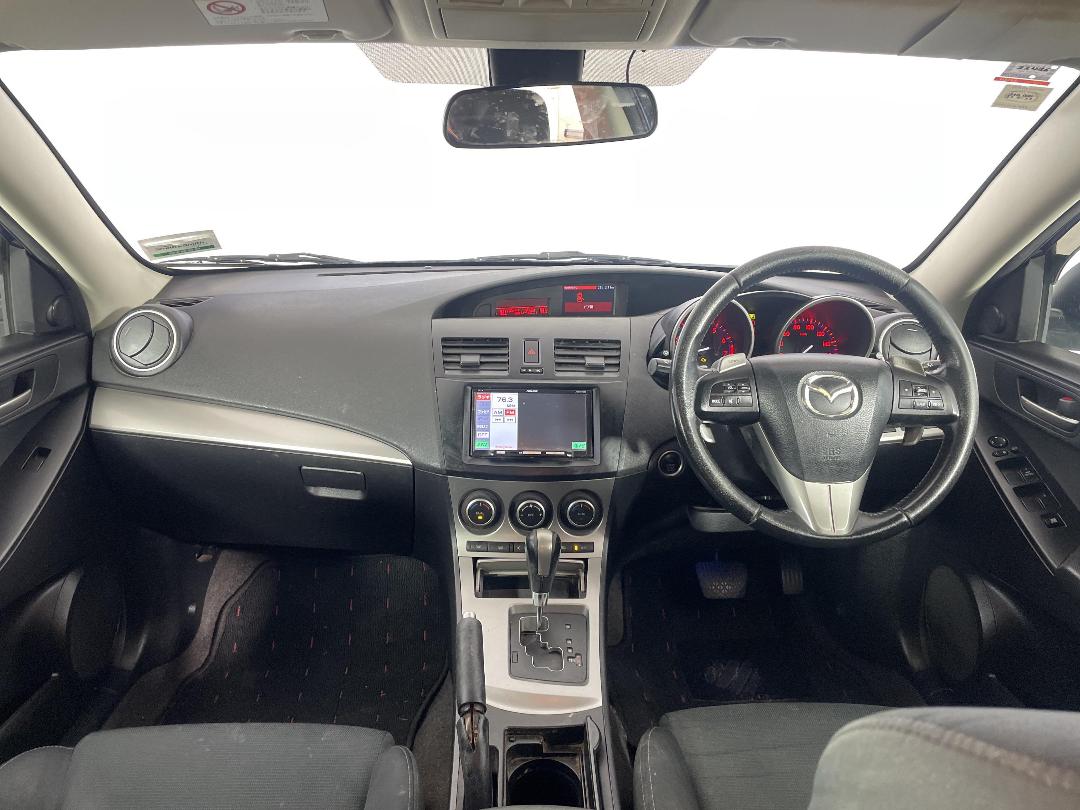 Photo '17' of Mazda Axela Photo '17' of Mazda Axela