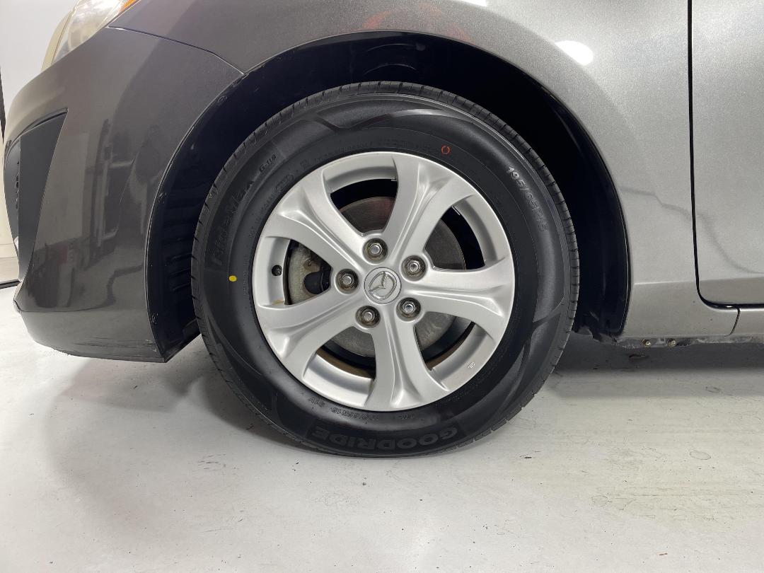 Photo '10' of Mazda Axela