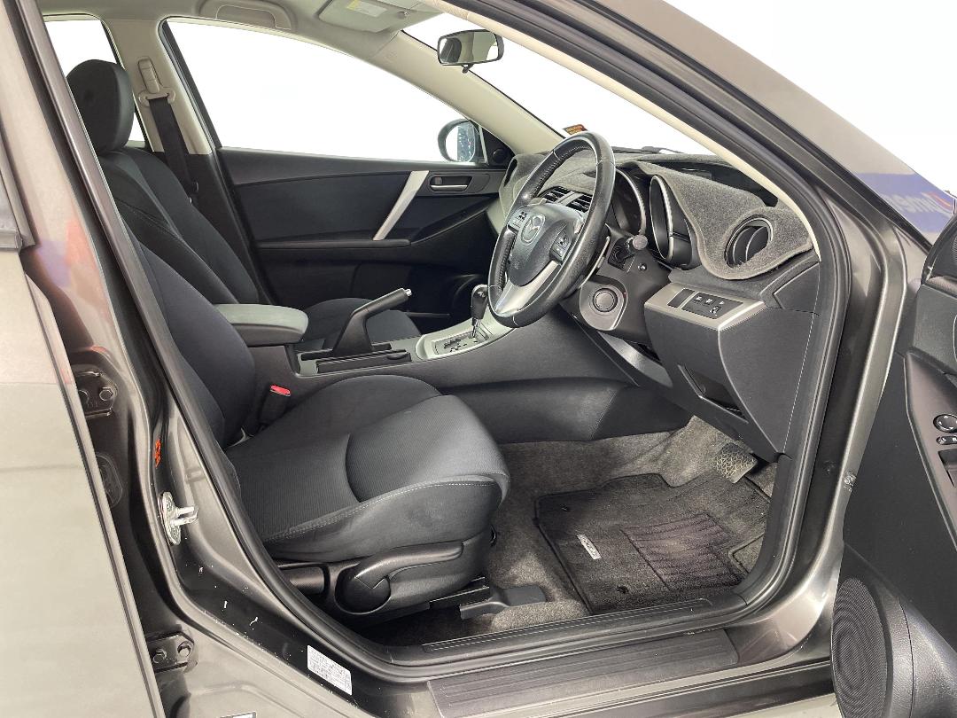 Photo '16' of Mazda Axela