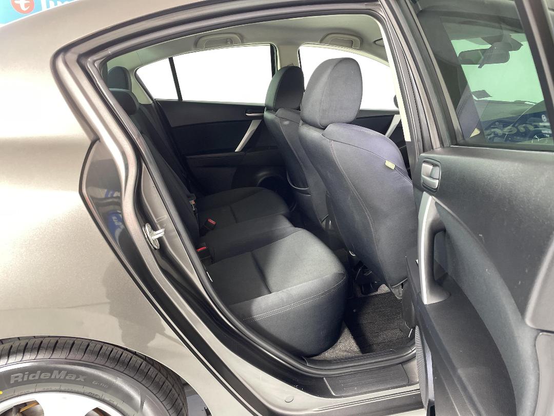 Photo '20' of Mazda Axela