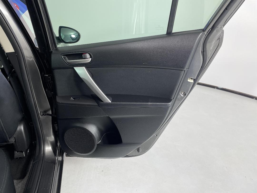 Photo '19' of Mazda Axela