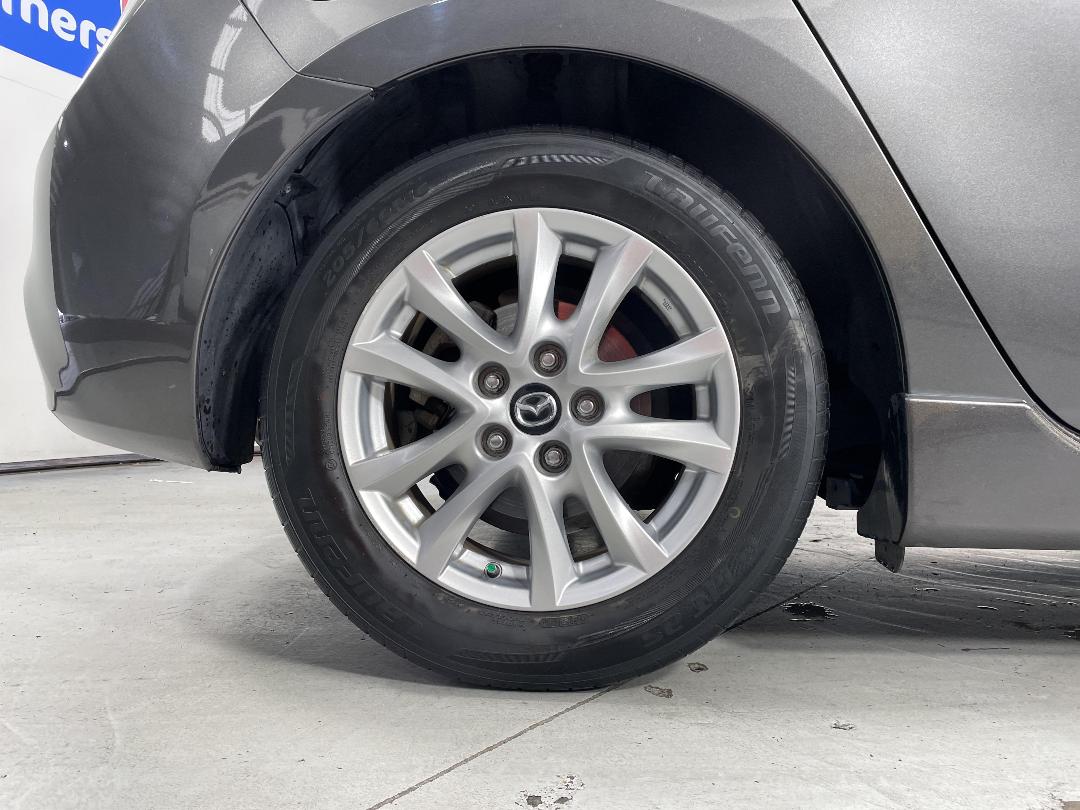 Photo '12' of Mazda Axela