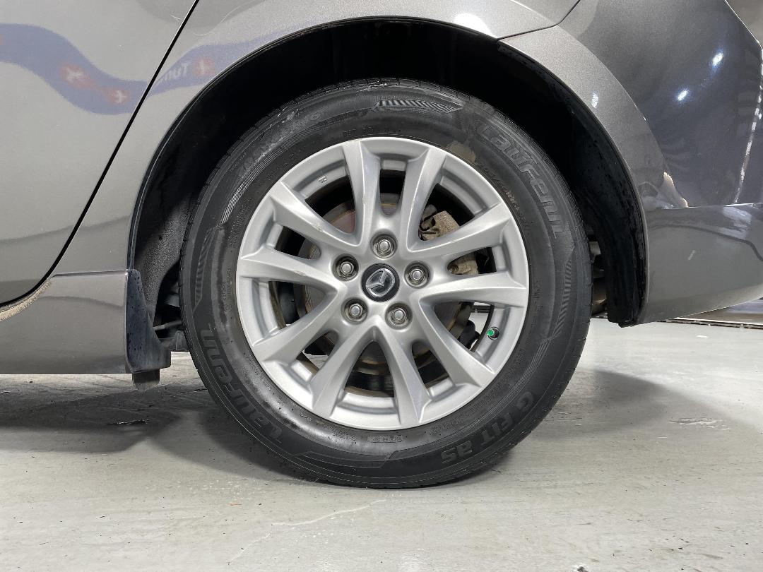 Photo '11' of Mazda Axela