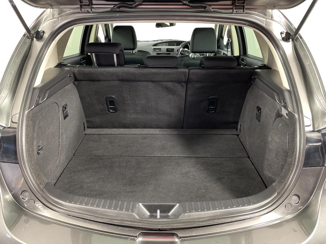 Photo '14' of Mazda Axela